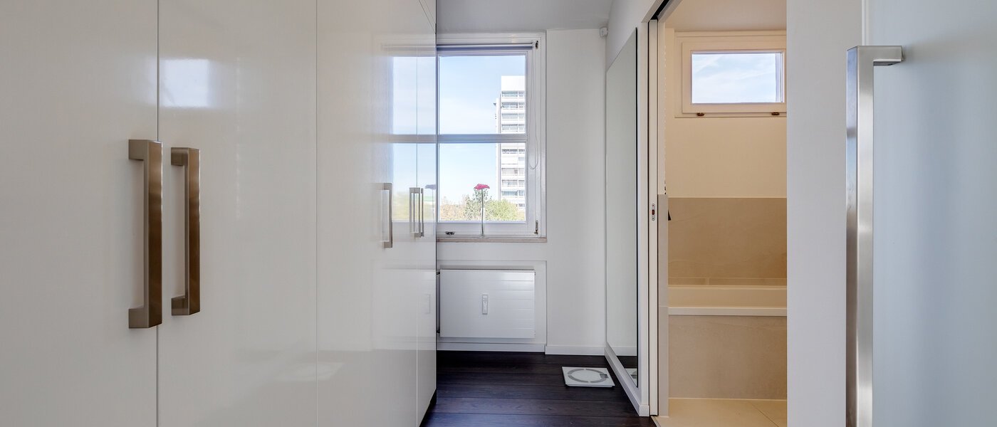 мансардная квартира München Arabellapark 02 коридор 11226