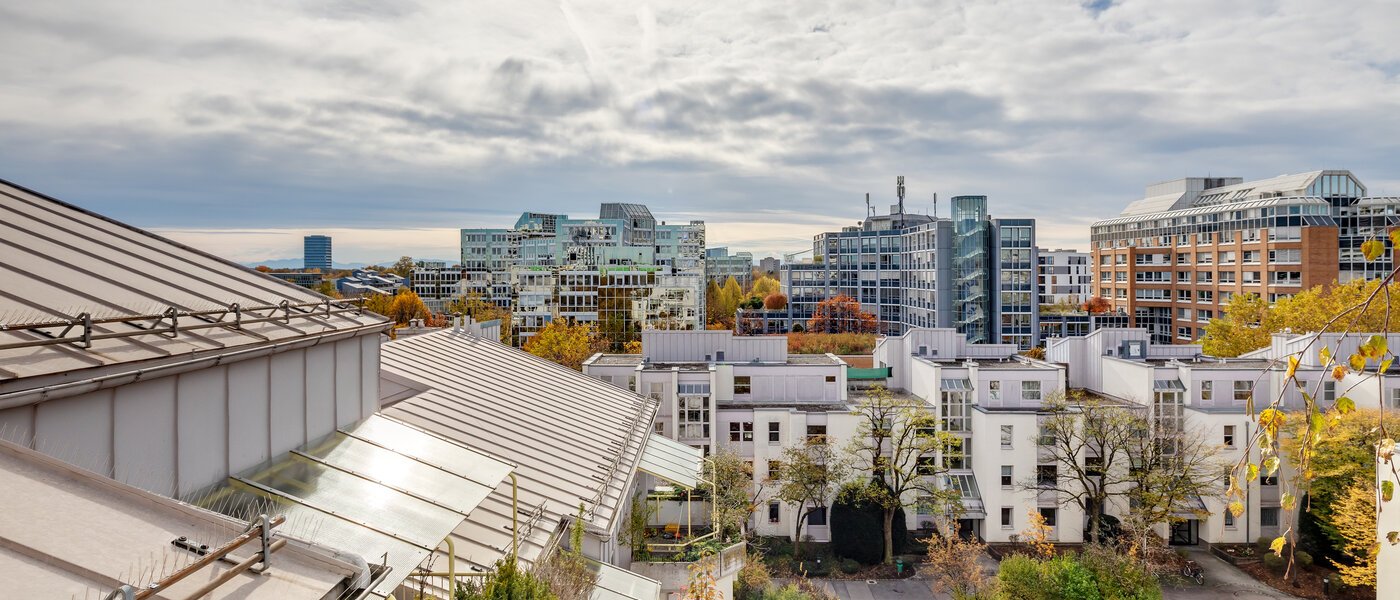 мансардная квартира München Arabellapark 01 вид из окна 11226