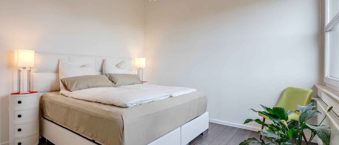 мансардная квартира München Arabellapark 02 спальная комната 11226