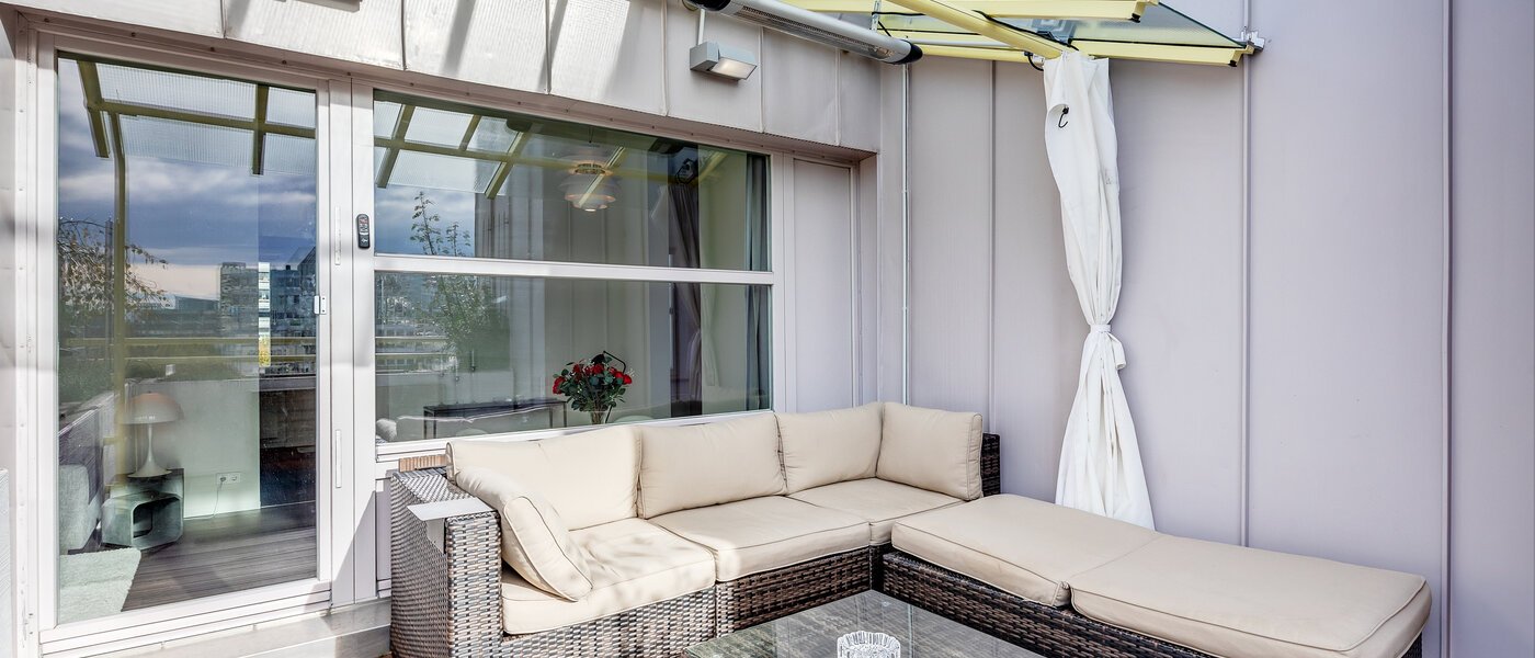 мансардная квартира München Arabellapark 01 терраса с крышей 11226