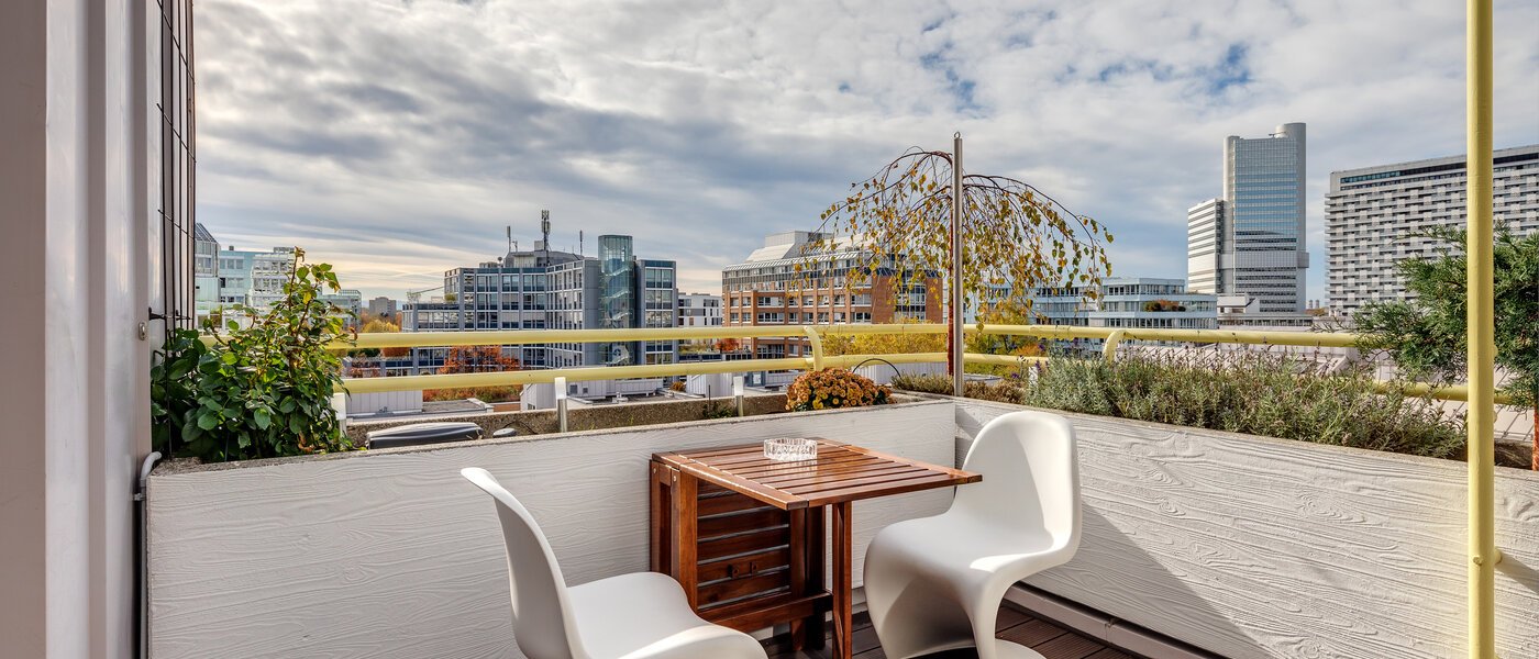 мансардная квартира München Arabellapark 02 терраса с крышей 11226