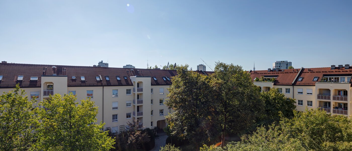 мансардная квартира München Schwabing-Nord (zw. Leopoldstraße & Englischen Garten) 01 вид из окна 11235