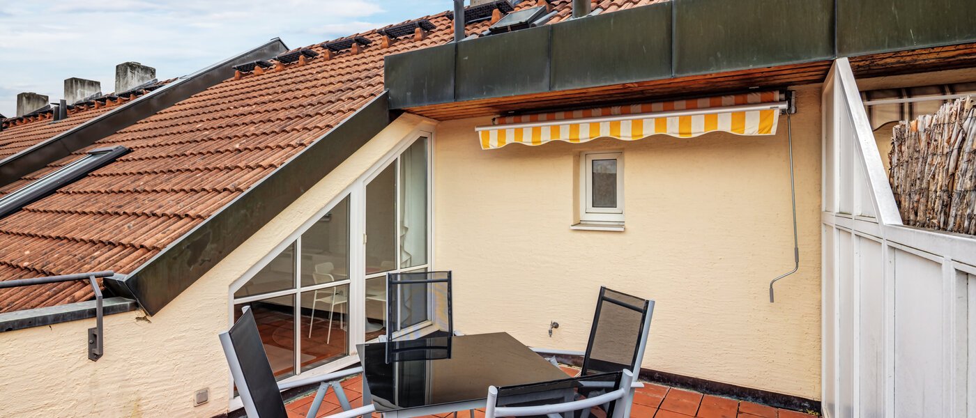 мансардная квартира München Schwabing-Nord (zw. Leopoldstraße & Englischen Garten) 02 терраса с крышей 11235