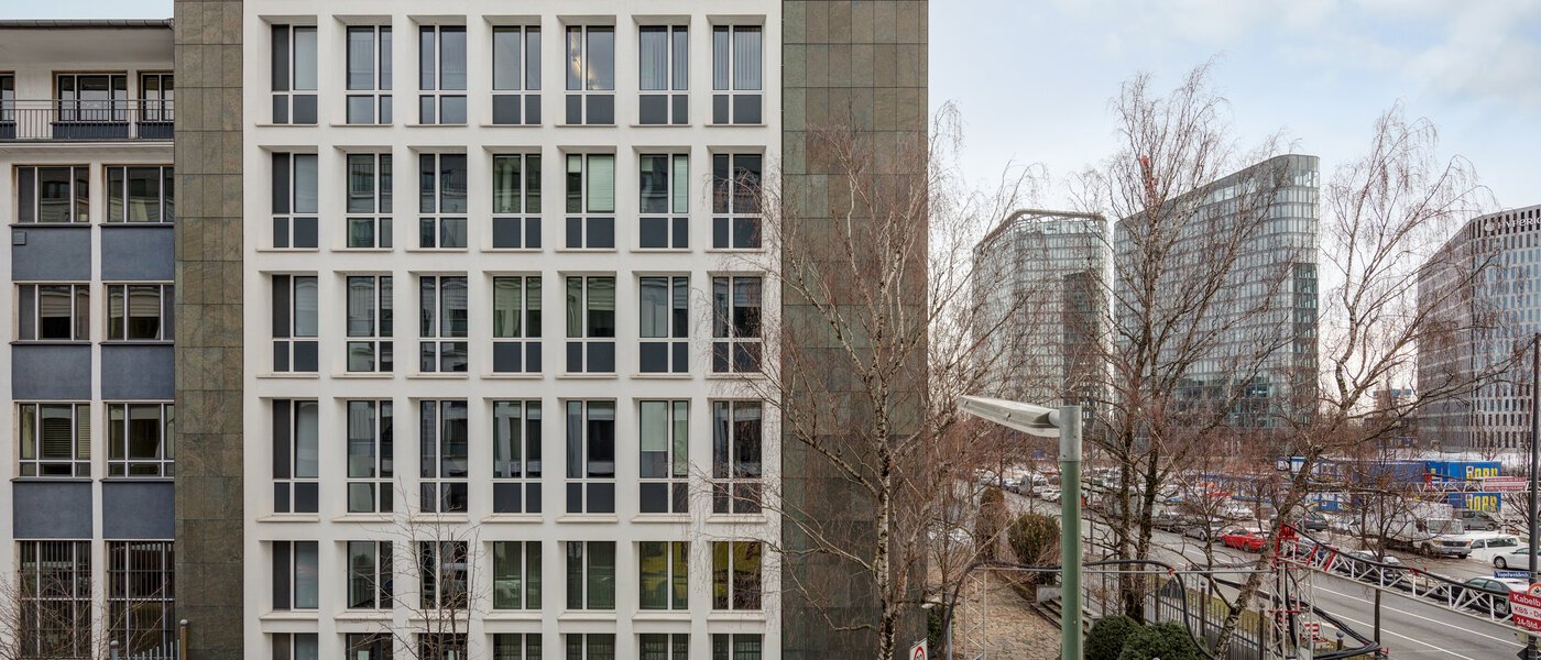 квартира München Bogenhausen 02 вид из окна 11300