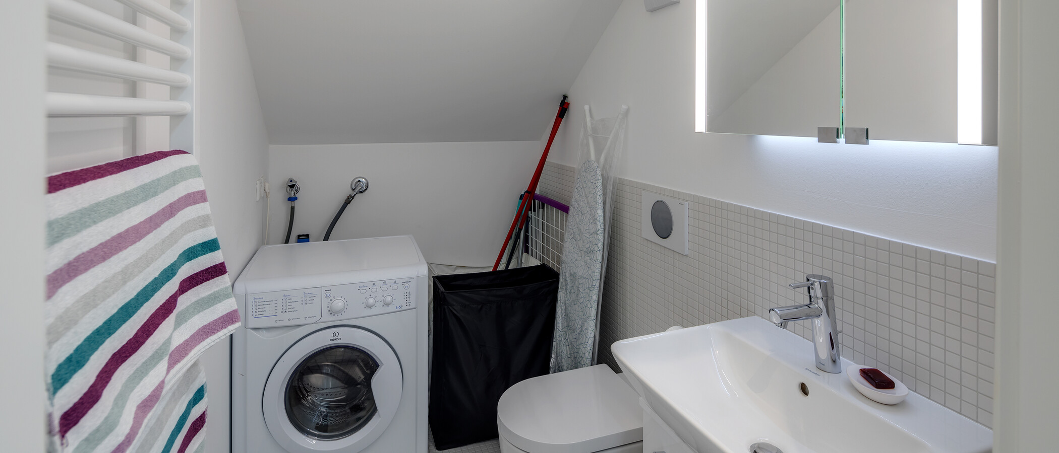 мансардная квартира München Schwabing-West (rund um den Bonner Platz) 01 отдельный туалет 11304