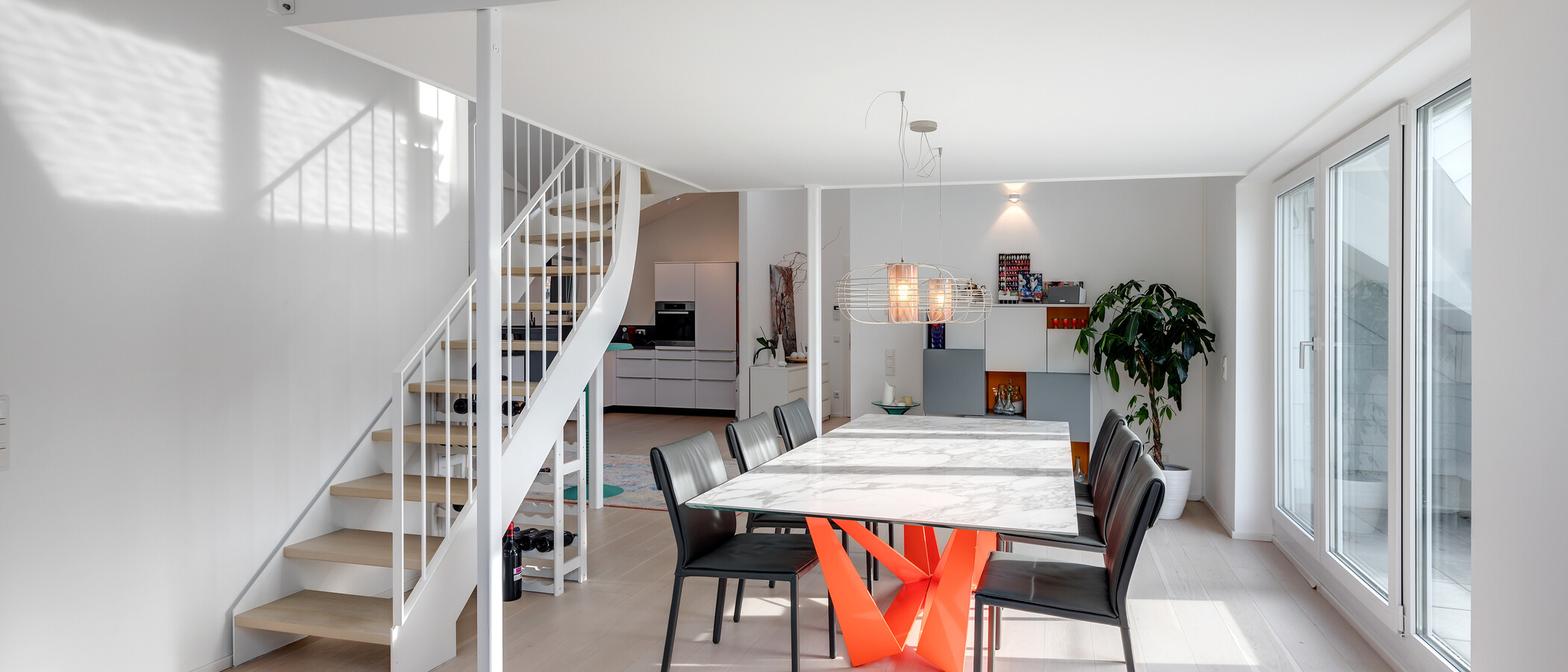 мансардная квартира München Schwabing-West (rund um den Bonner Platz) 01 обеденная зона 11304