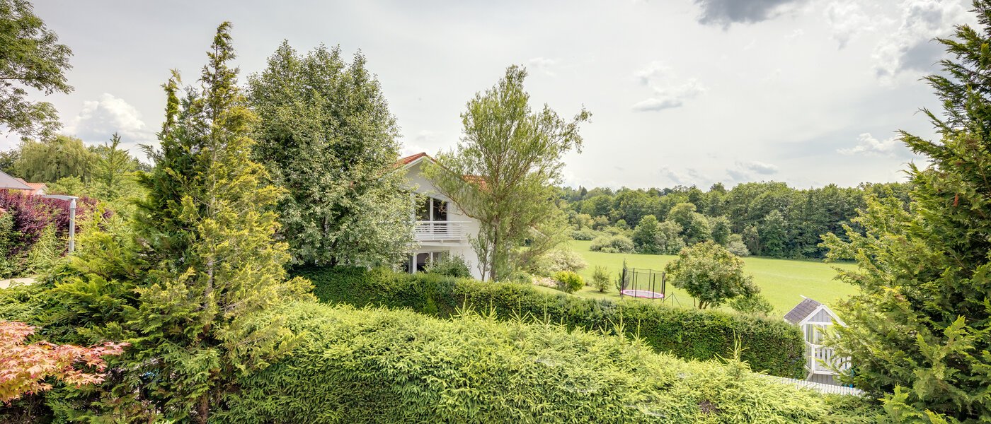 мансардная квартира Feldafing Tutzing 01 вид из окна 11697