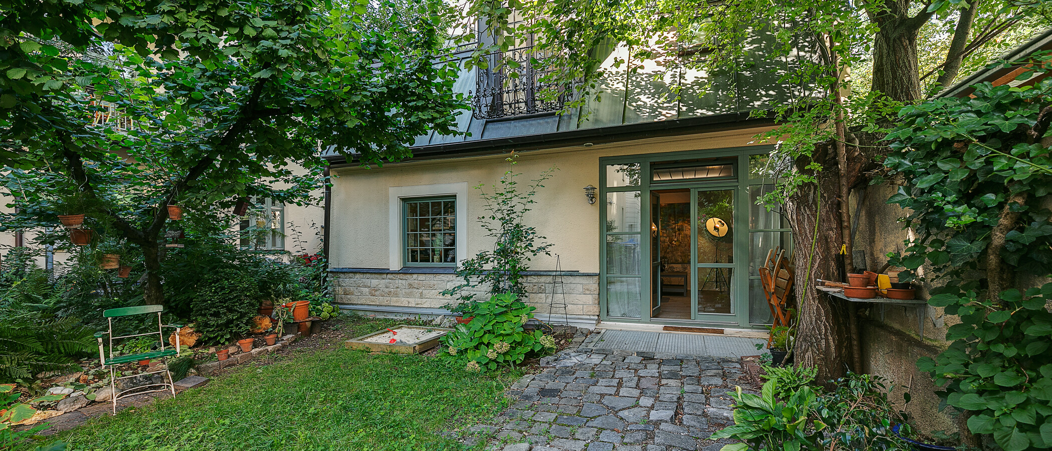 двухэтажная квартира München Westend 01 сад 11814