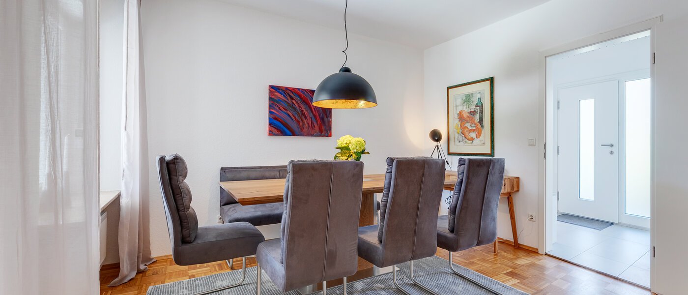 бунгало Germering 01 обеденная зона 11857