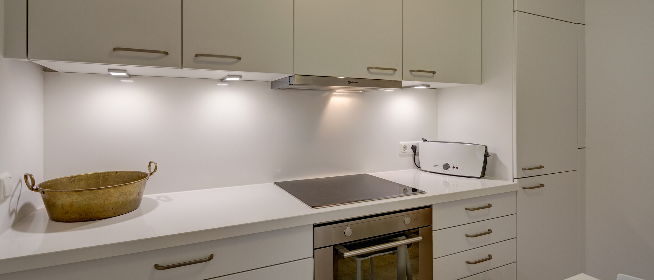 квартира München Schwabing (links der Leopoldstraße) 04 кухня 11895