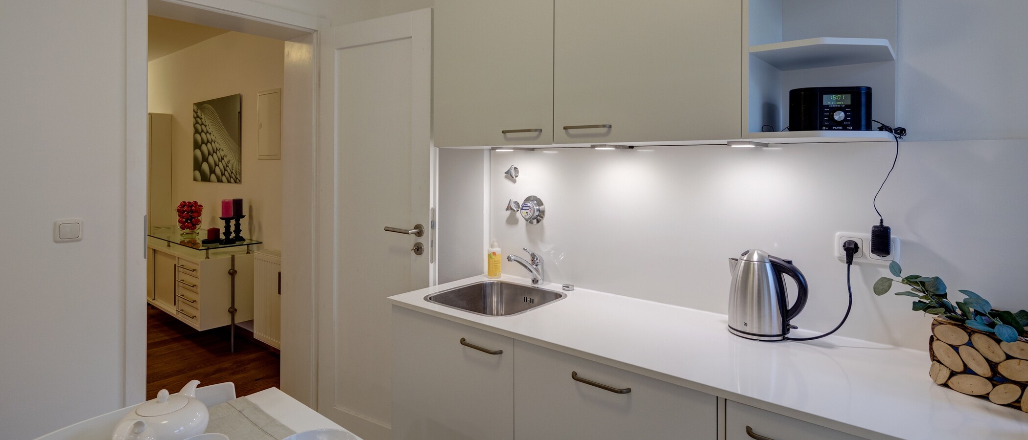 квартира München Schwabing (links der Leopoldstraße) 05 кухня 11895