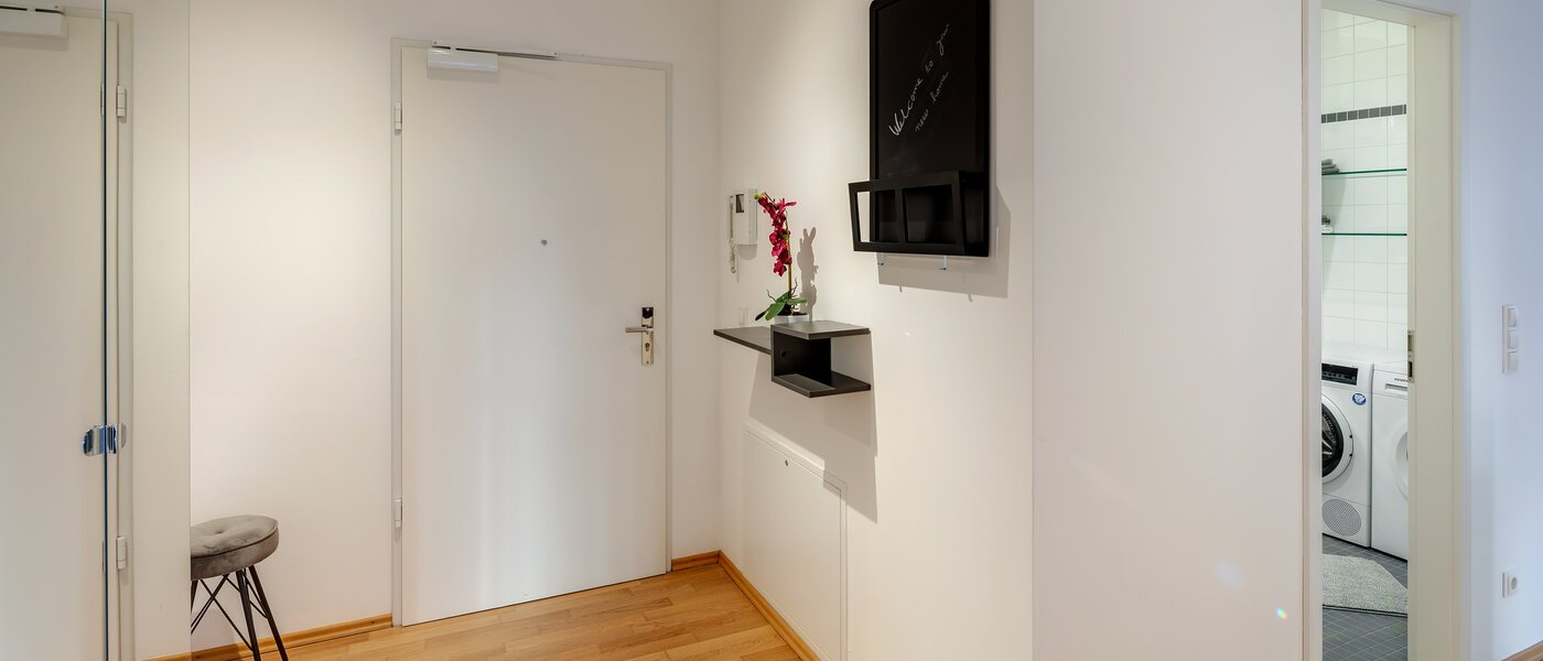 квартира München Schwabing (rechts der Leopoldstraße) 03 коридор 11920