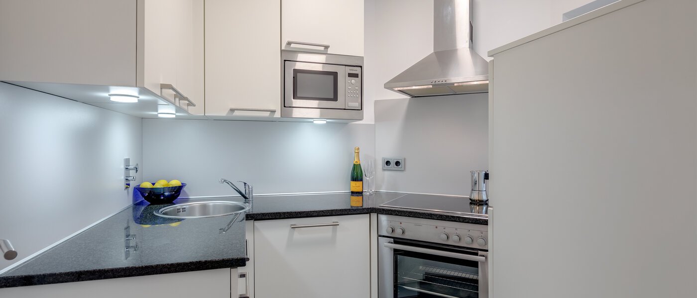 двухэтажная квартира München Schwabing-West (rund um den Hohenzollernplatz) 01 кухня 11944