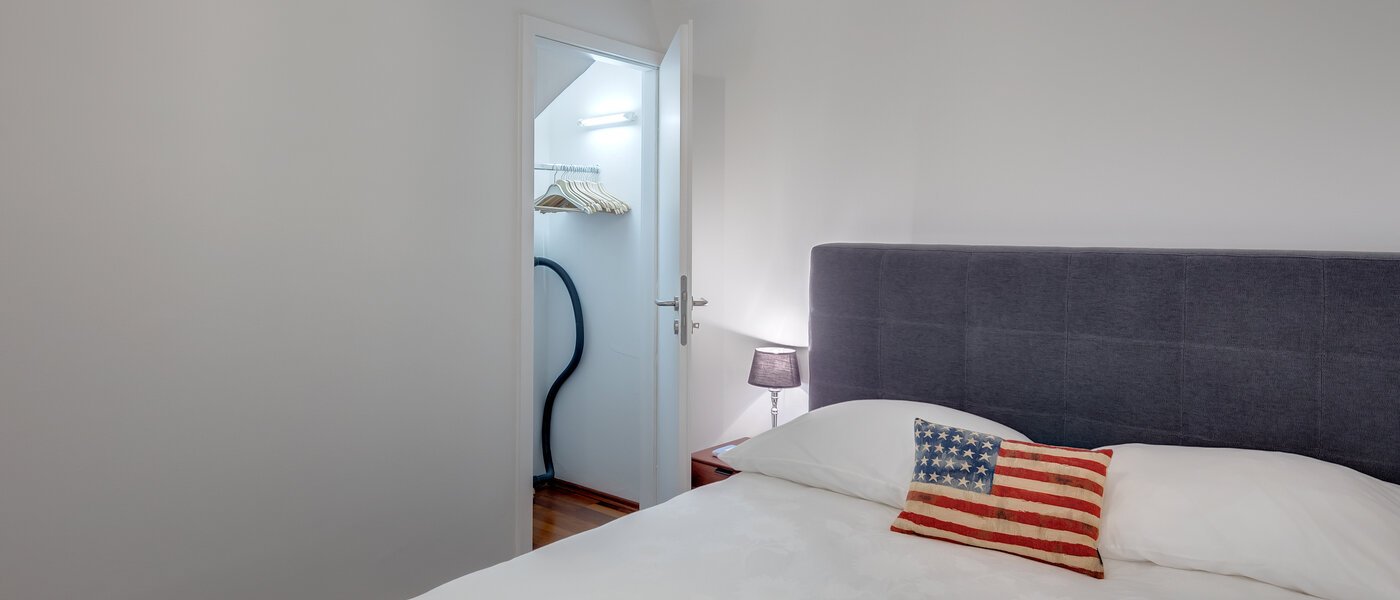 двухэтажная квартира München Schwabing-West (rund um den Hohenzollernplatz) 02 спальная комната 11944