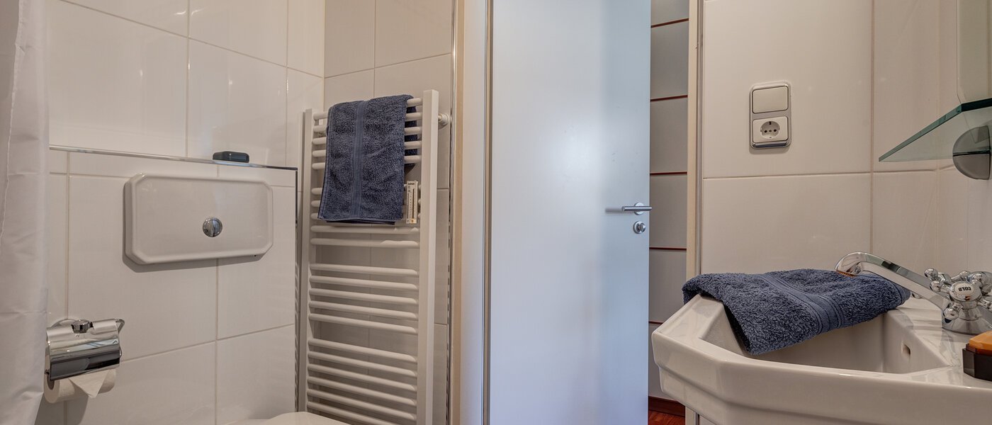 мансардная квартира München Oberföhring 03 ванная комната 1205