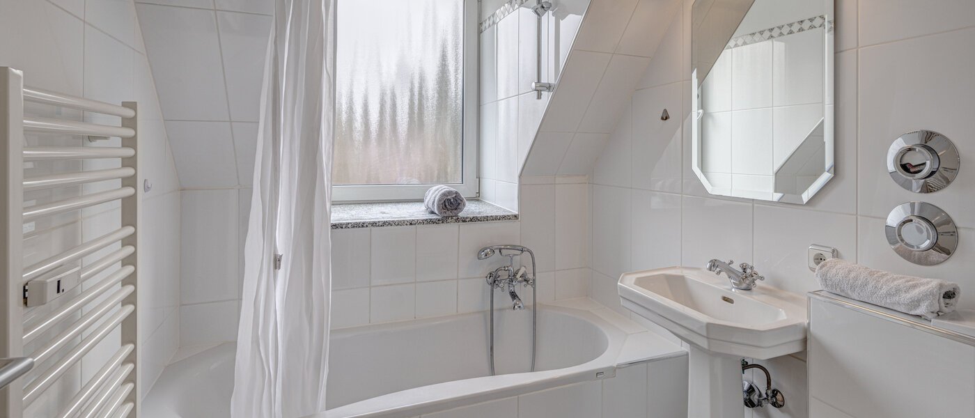 мансардная квартира München Oberföhring 01 ванная комната 1206