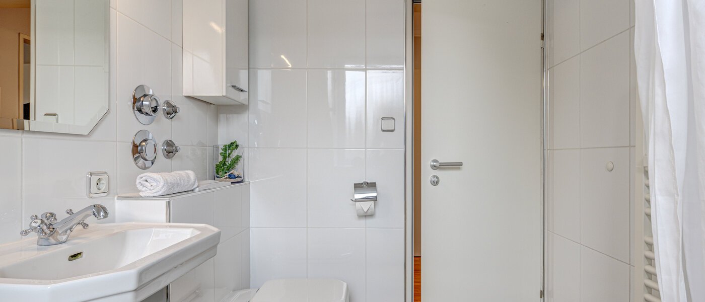 мансардная квартира München Oberföhring 02 ванная комната 1206