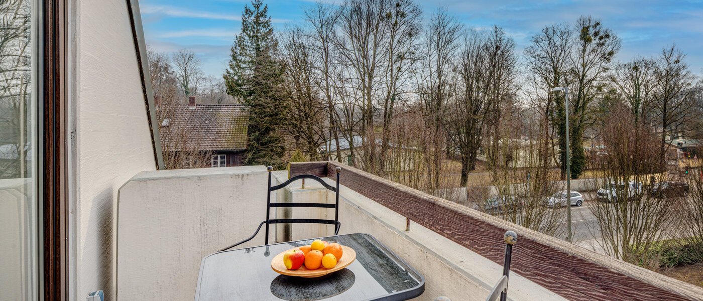 мансардная квартира München Oberföhring 02 вид из окна 1206