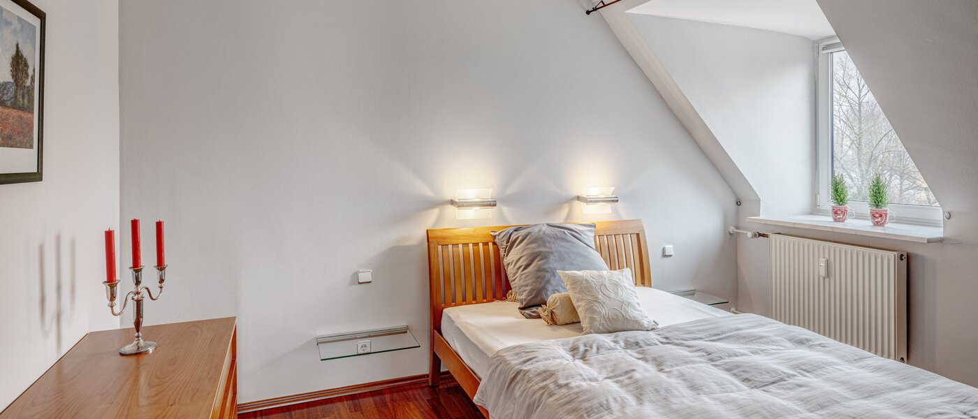 мансардная квартира München Oberföhring 01 спальная комната 1206