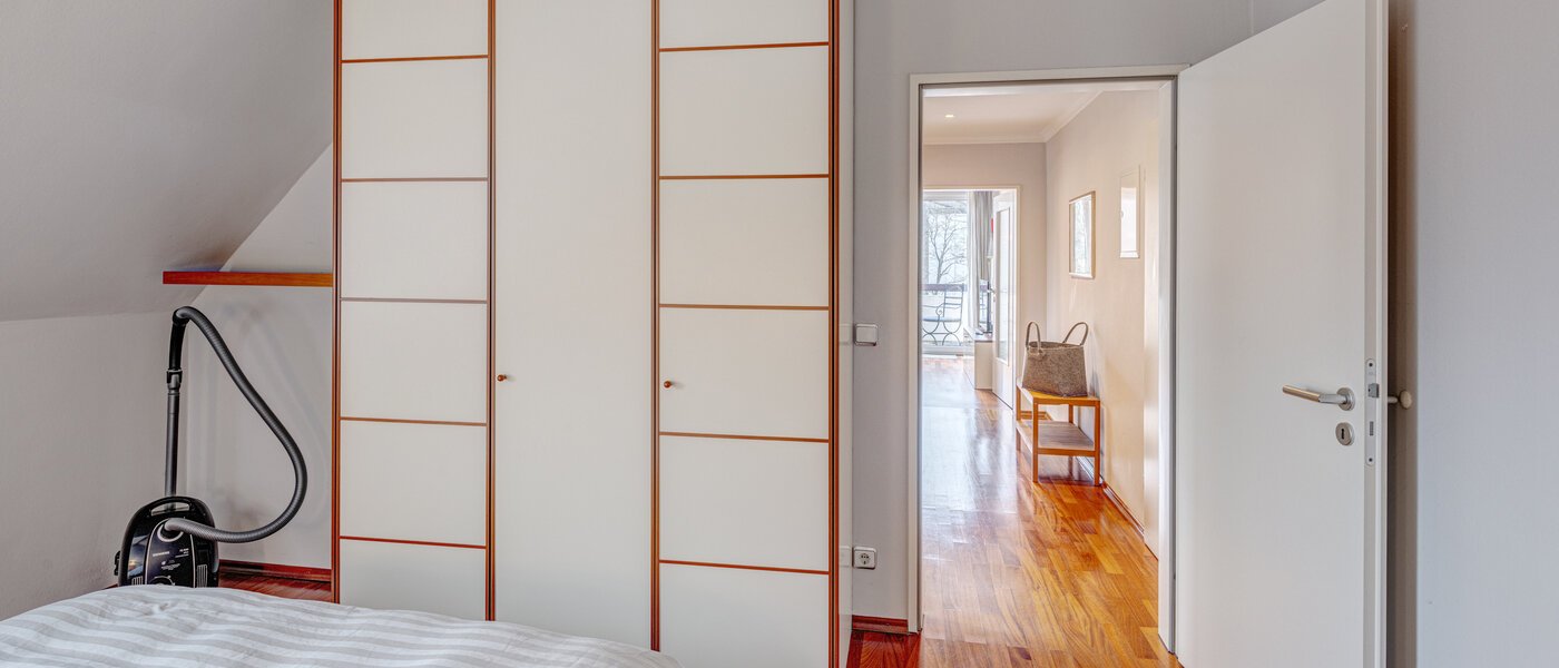 мансардная квартира München Oberföhring 03 спальная комната 1206