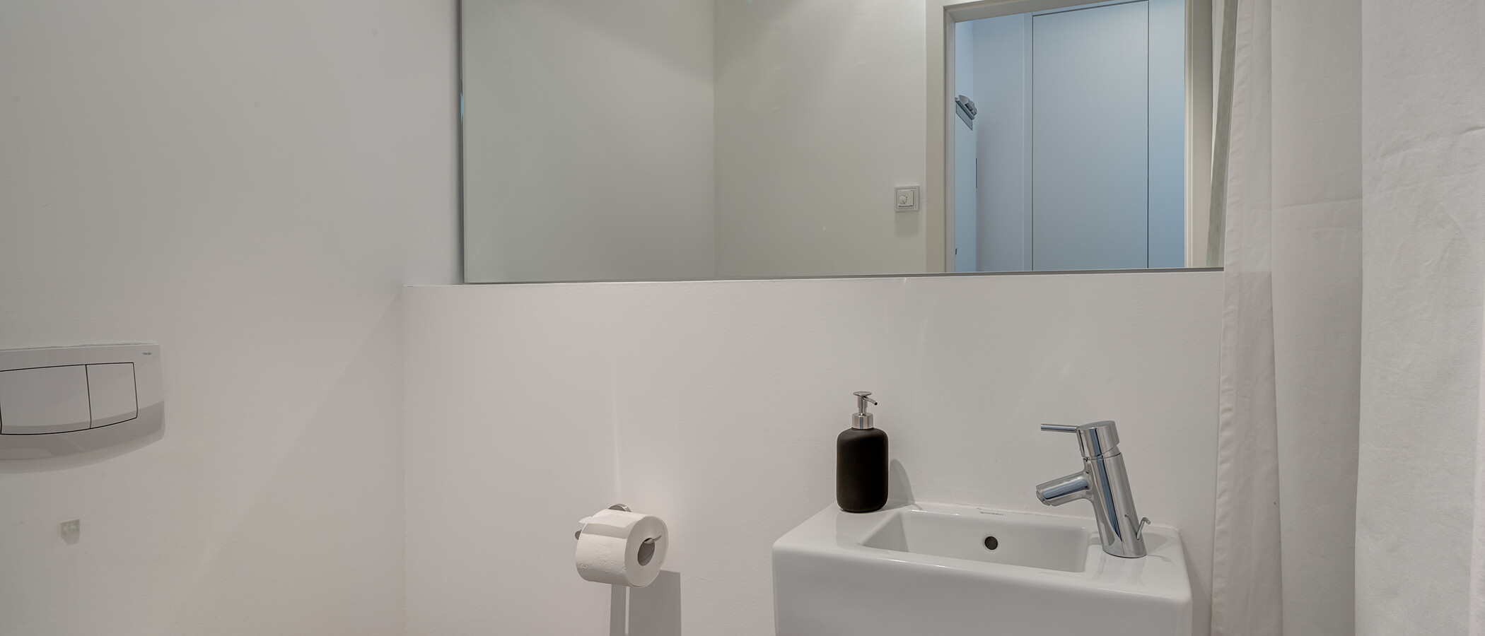 квартира München Schwabing-West 01 гостевой туалет 12272