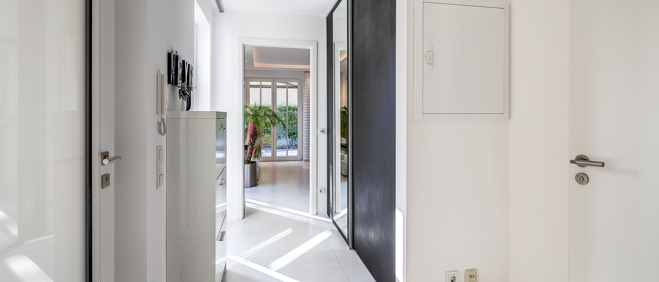 квартира с садом München Schwabing (rechts der Leopoldstraße) 02 коридор 12380