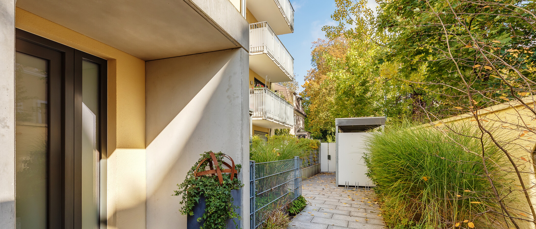 квартира с садом München Schwabing (rechts der Leopoldstraße) 03 внутренний двор  12380