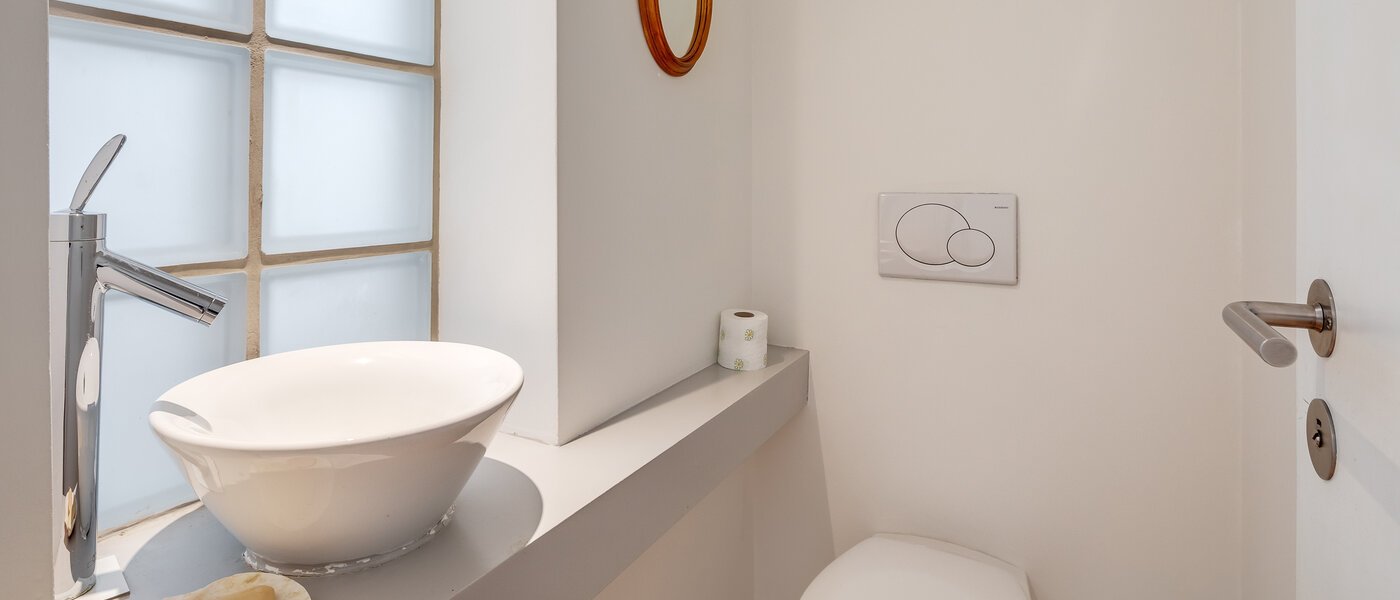 двухэтажная квартира München Gärtnerplatzviertel 01 гостевой туалет 12440