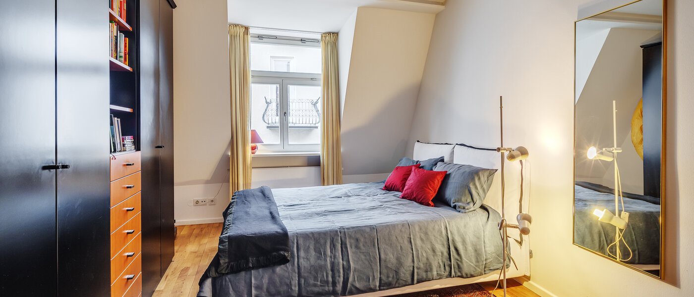 двухэтажная квартира München Gärtnerplatzviertel 01 спальная комната 12440