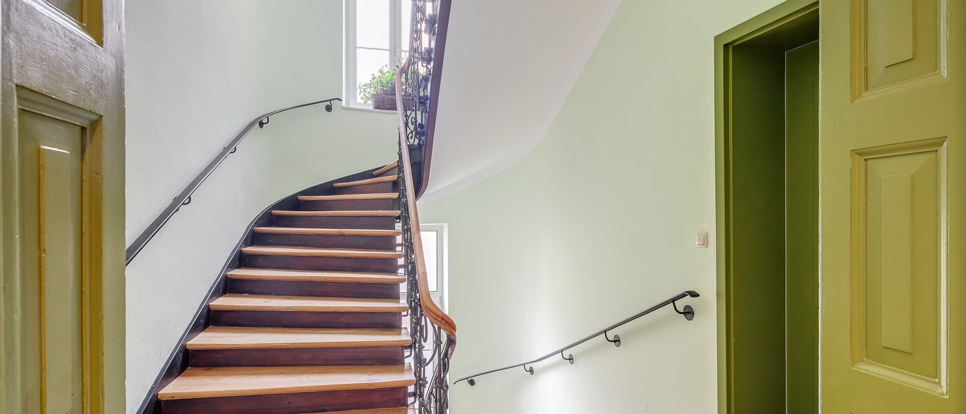 квартира München Maxvorstadt - Universitätsviertel 01 Лестничная клетка 12491