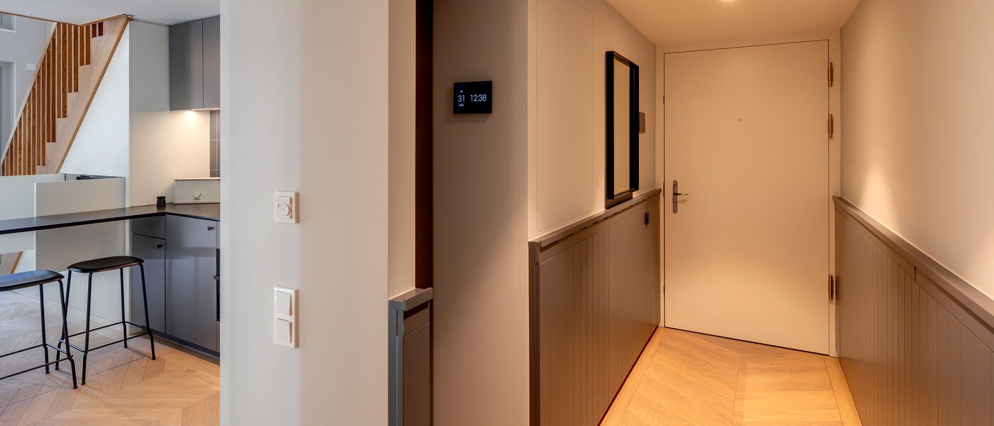 двухэтажная квартира-галерея München Herzogpark 01 коридор 12522