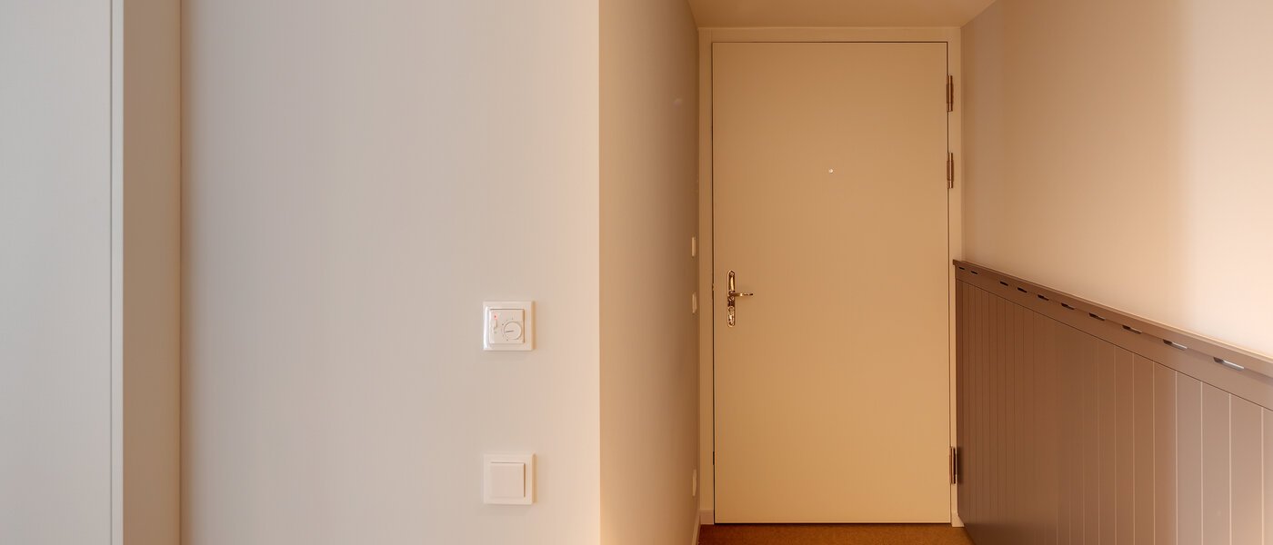 двухэтажная квартира-галерея München Herzogpark 02 коридор 12522