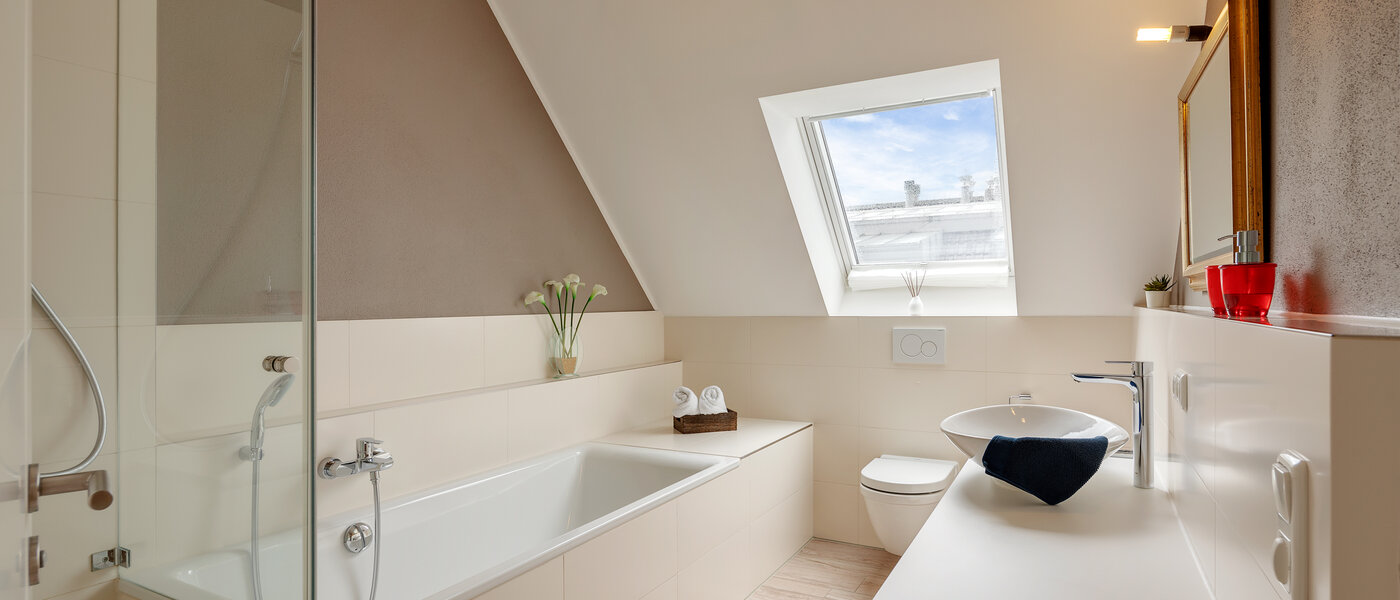 мансардная квартира München Lerchenau 01 ванная комната 12556