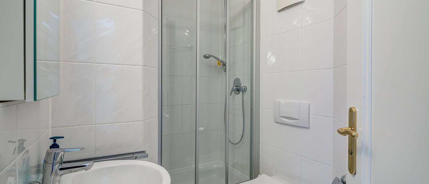 Половина двухквартирного жилого дома Gauting 01 2-я ванная комната 12610