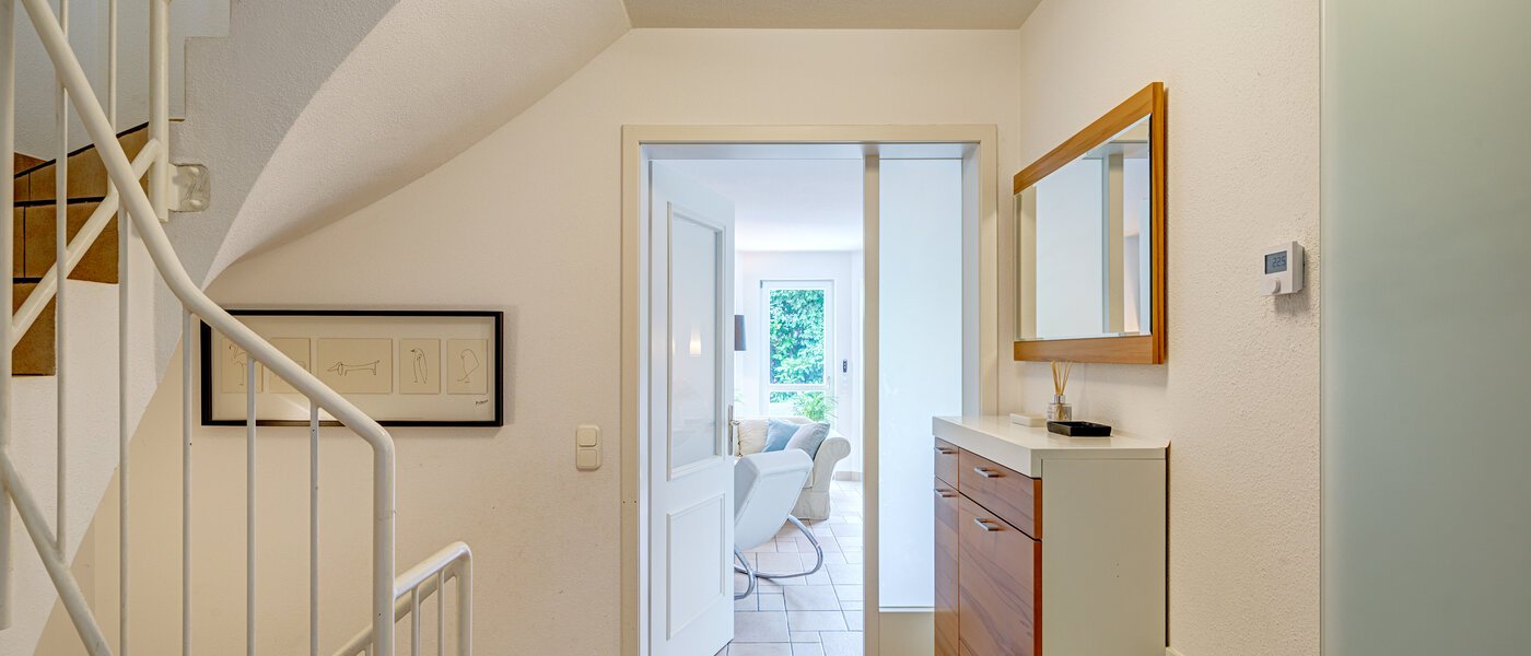 Половина двухквартирного жилого дома Gauting 03 коридор 12610