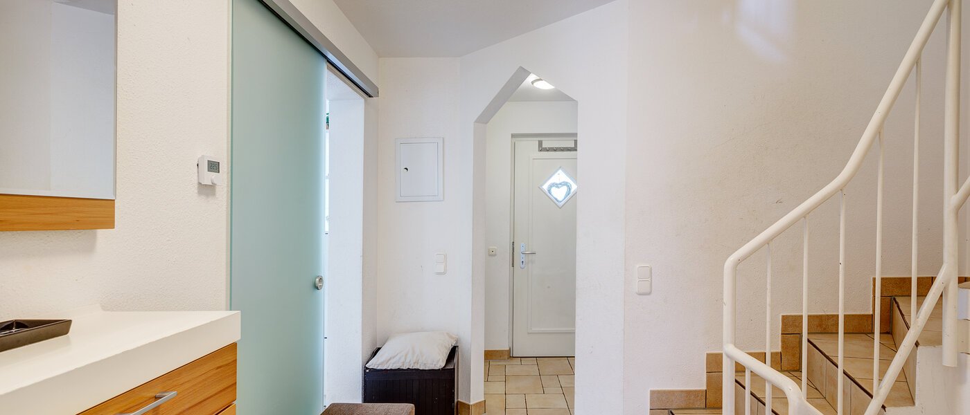 Половина двухквартирного жилого дома Gauting 05 коридор 12610