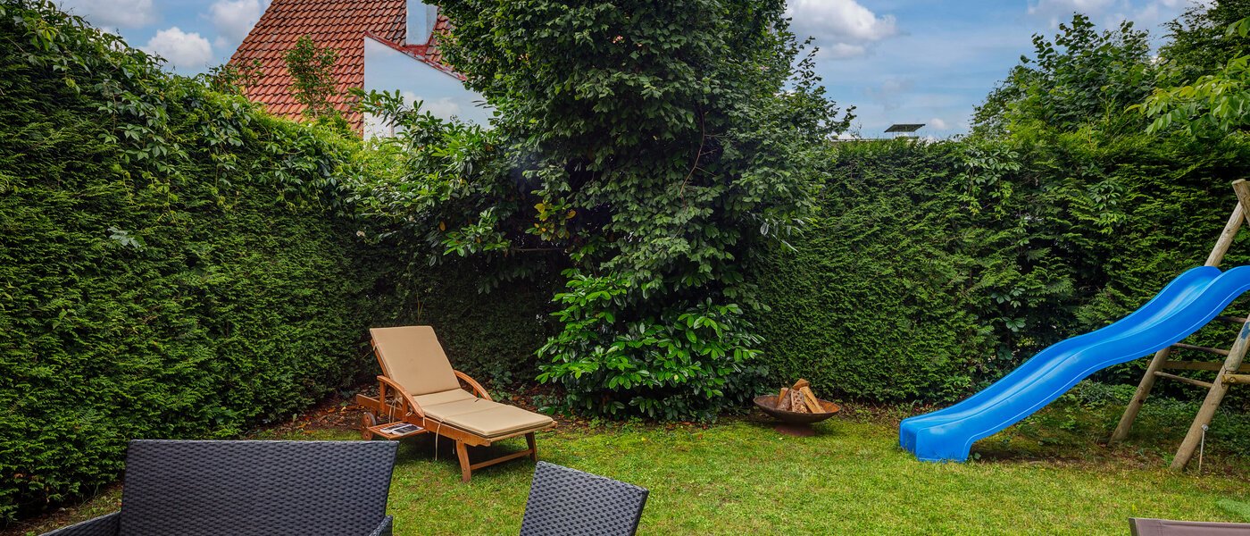 Половина двухквартирного жилого дома Gauting 03 сад 12610