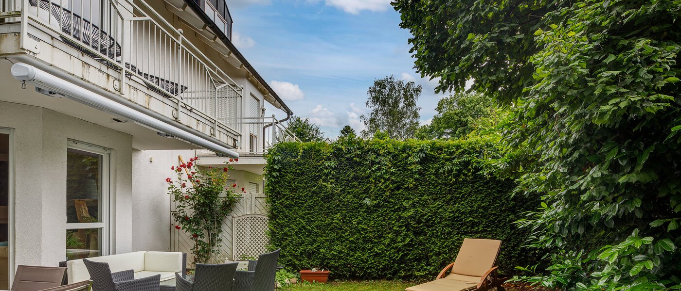 Половина двухквартирного жилого дома Gauting 05 сад 12610