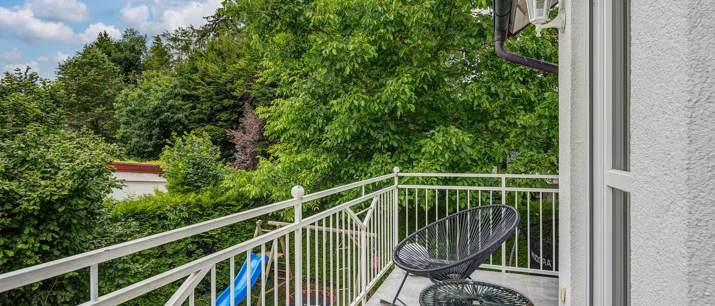 Половина двухквартирного жилого дома Gauting 04 балкон 12610