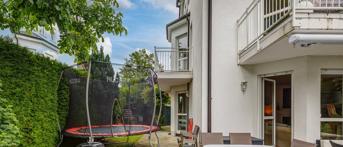 Половина двухквартирного жилого дома Gauting 02 терраса 12610