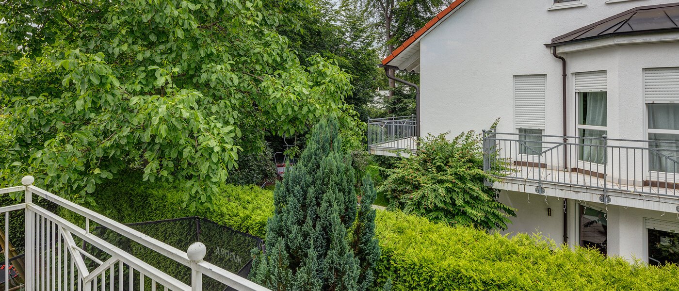 Половина двухквартирного жилого дома Gauting 01 вид из окна 12610