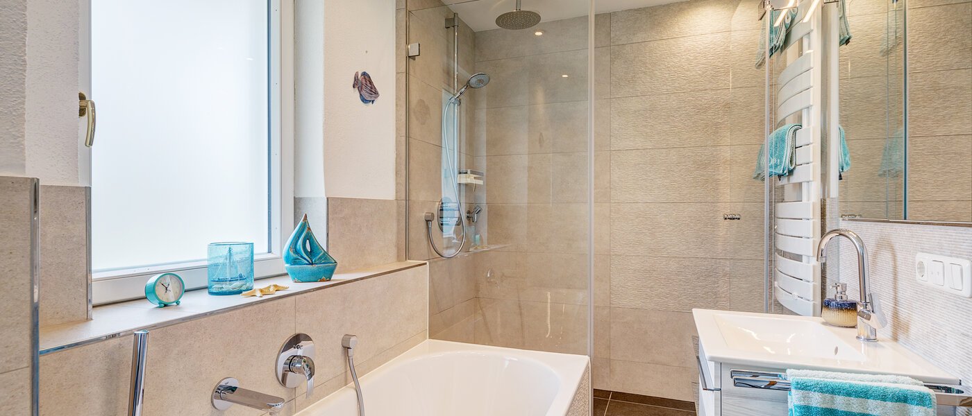 Половина двухквартирного жилого дома Gauting 02 1-я ванная комната 12610