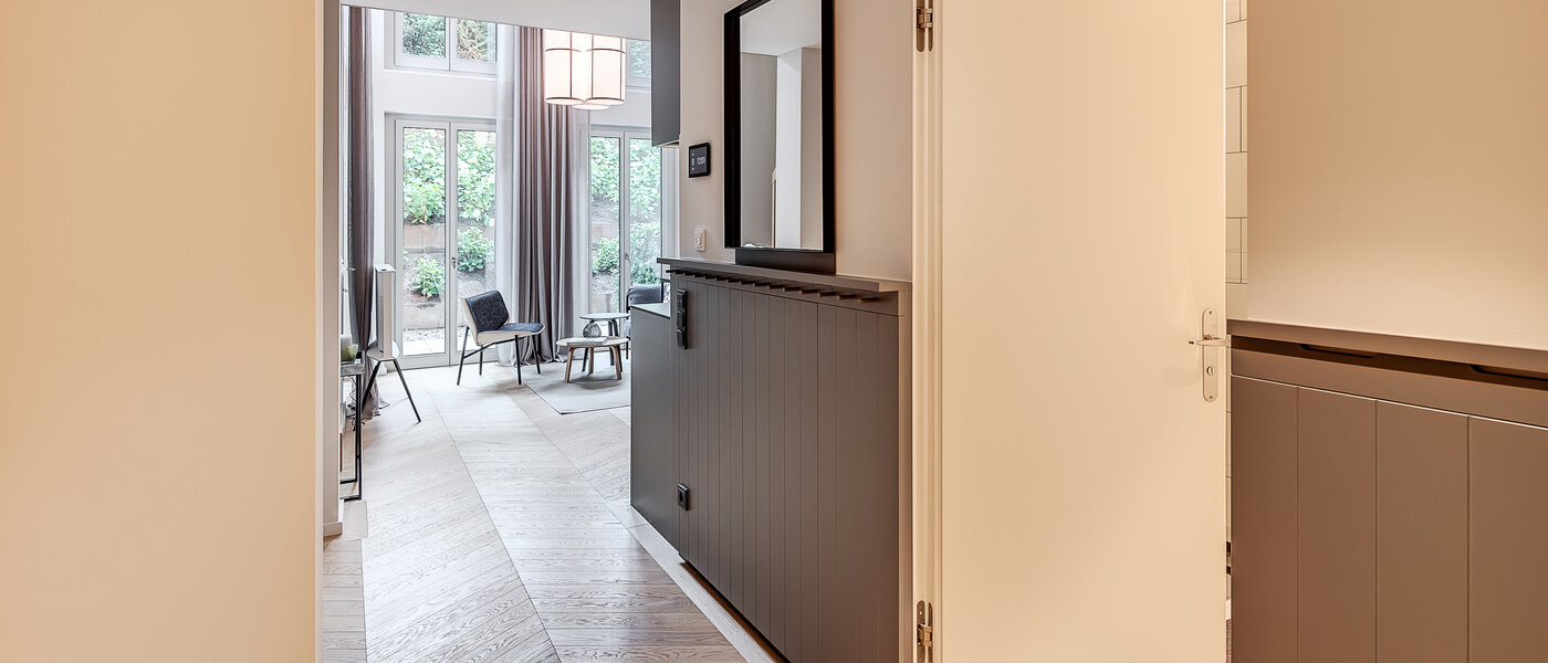 двухэтажная квартира-галерея München Herzogpark 01 коридор 12611