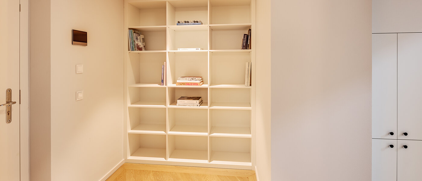 двухэтажная квартира-галерея München Herzogpark 03 коридор 12611