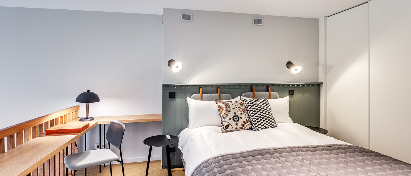 двухэтажная квартира-галерея München Herzogpark 01 зона для сна 12611