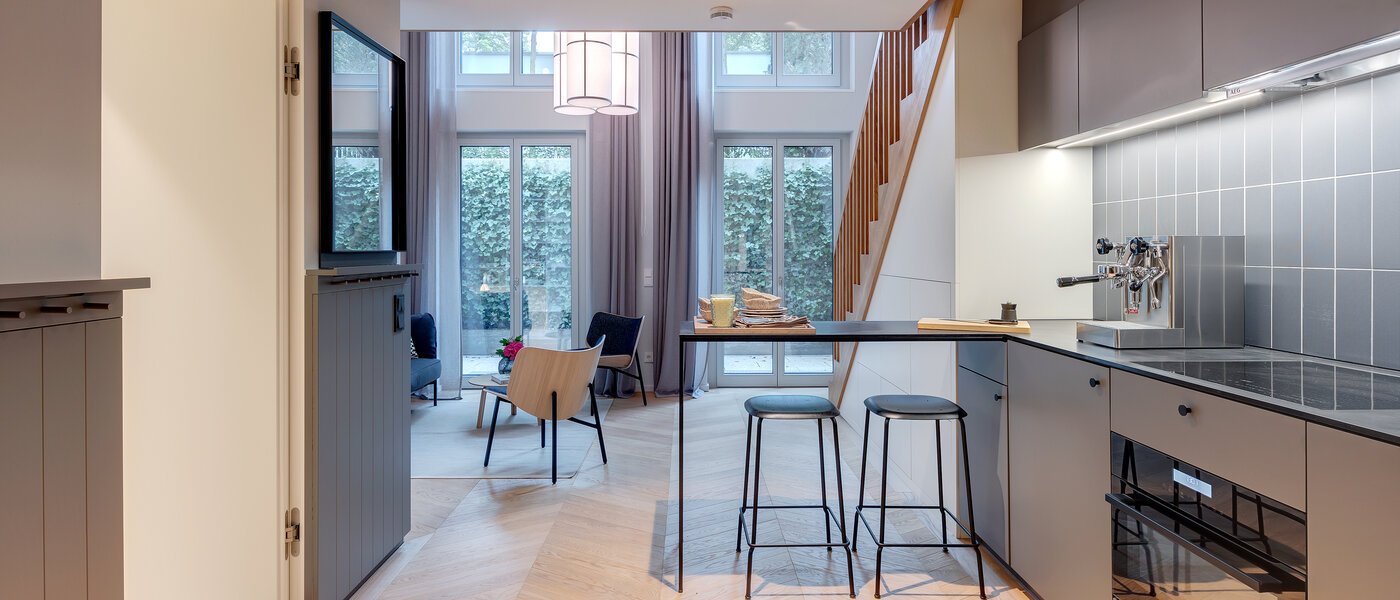 двухэтажная квартира-галерея München Herzogpark 03 кухня 12615