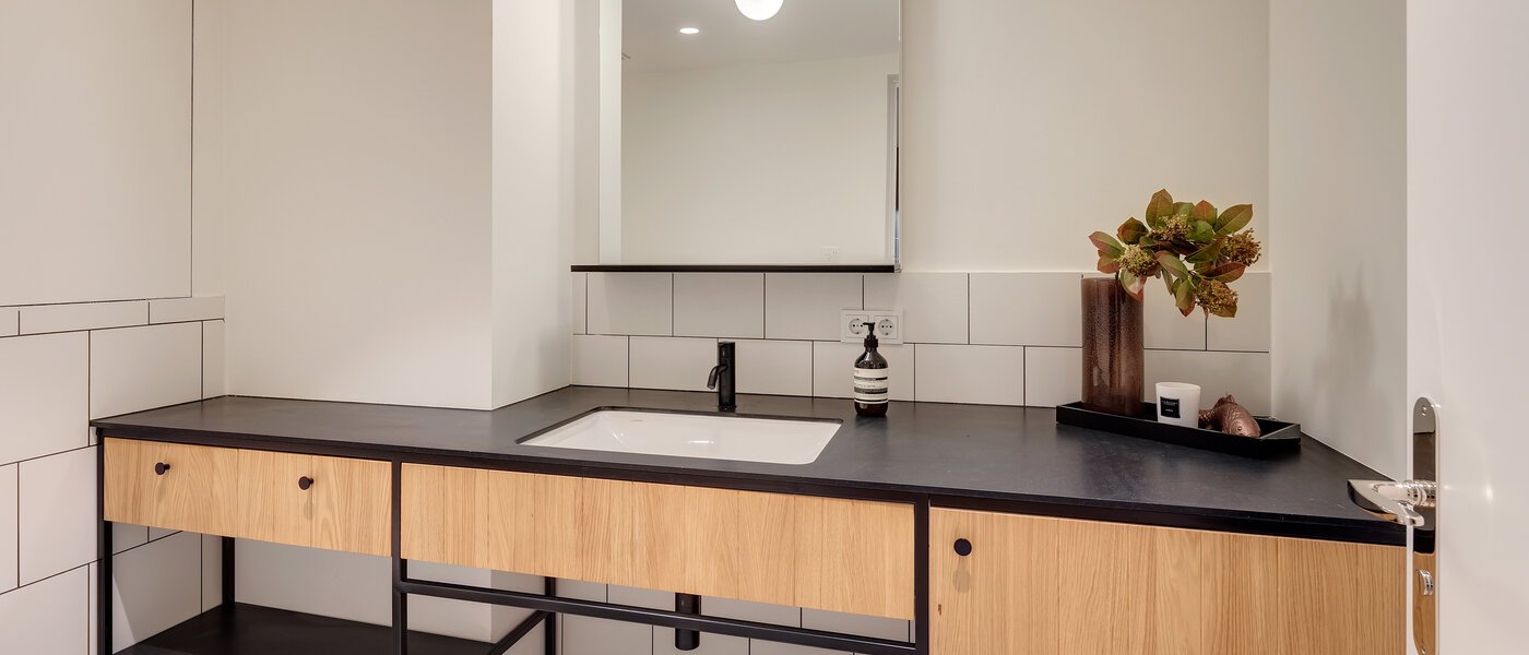 двухэтажная квартира-галерея München Herzogpark 01 гостевой туалет 12615