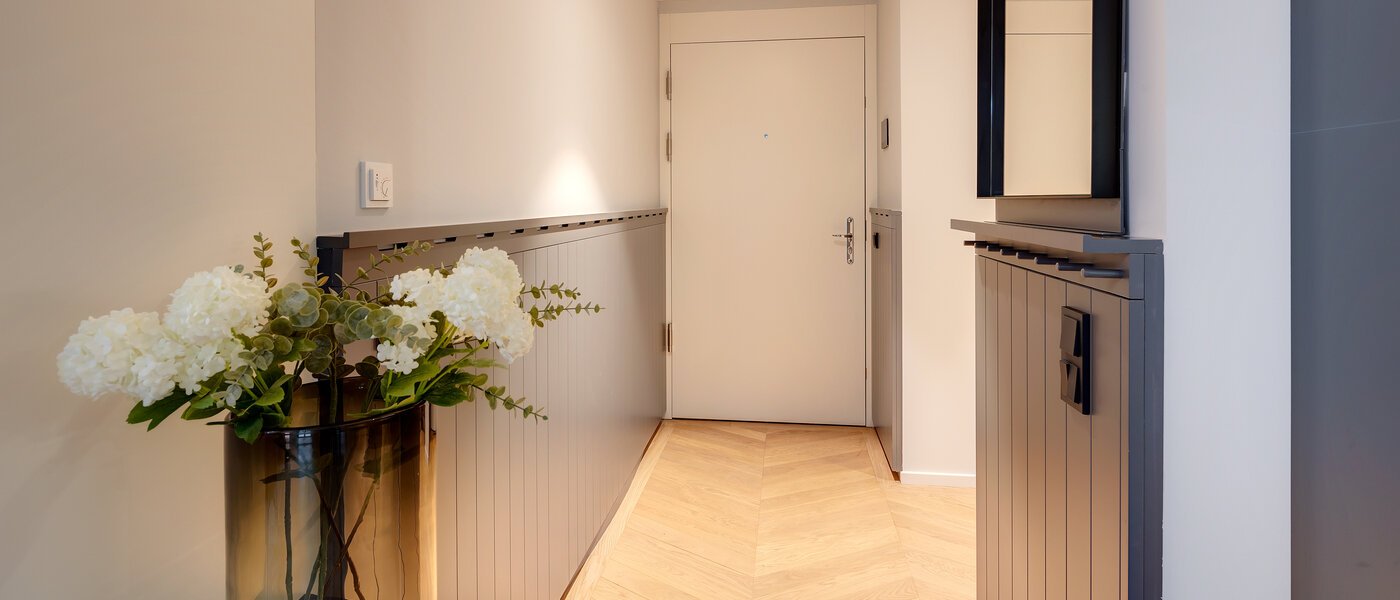 двухэтажная квартира-галерея München Herzogpark 01 коридор 12616