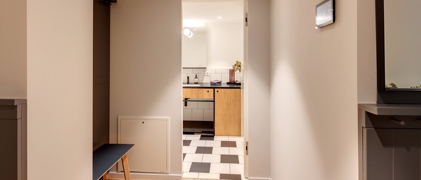 двухэтажная квартира-галерея München Herzogpark 02 коридор 12616