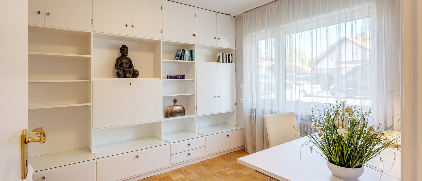 дом München Lerchenau 01 бюро / гостиная 12756